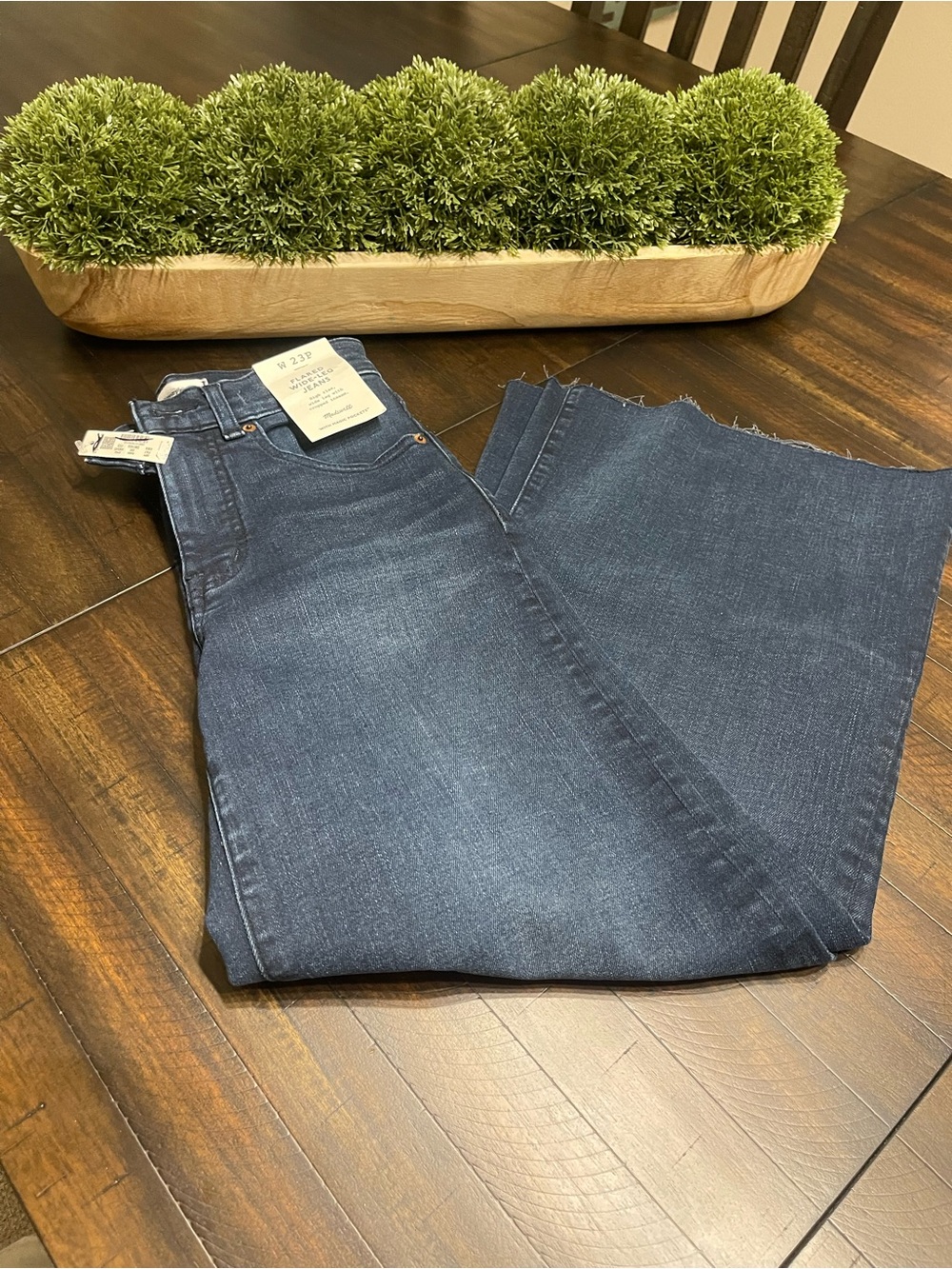 Madewell High-Rise Wide-Leg Crop Jeans - Picture 2 of 5